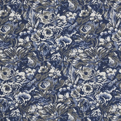 Image avec la tapisserie Iris bleus – disponible en ligne chez Šarlotes audumi