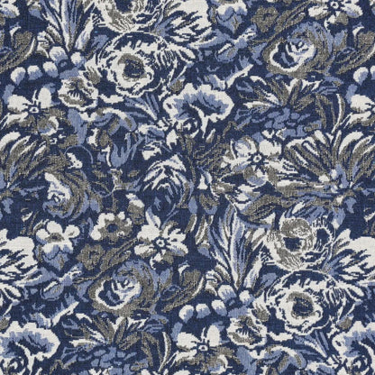 Image avec la tapisserie Iris bleus – disponible en ligne chez Šarlotes audumi
