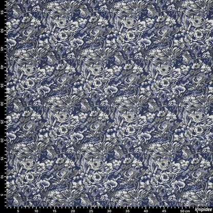 Image avec la tapisserie Iris bleus – disponible en ligne chez Šarlotes audumi