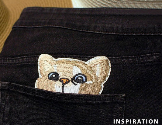 Image of an iron-on cat patch| 55 x 90 mm – available at Šarlotes audumi