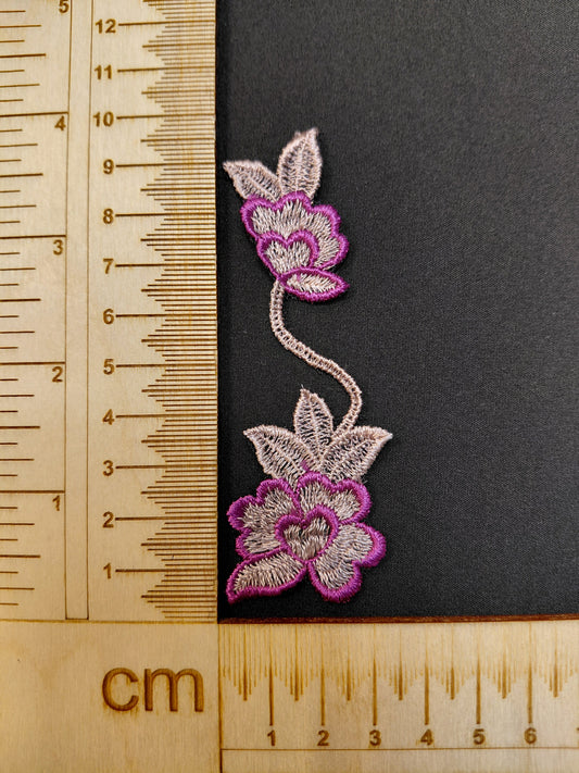 Image avec patch/broderie 10 x 3 cm – disponible chez Šarlotes audumi