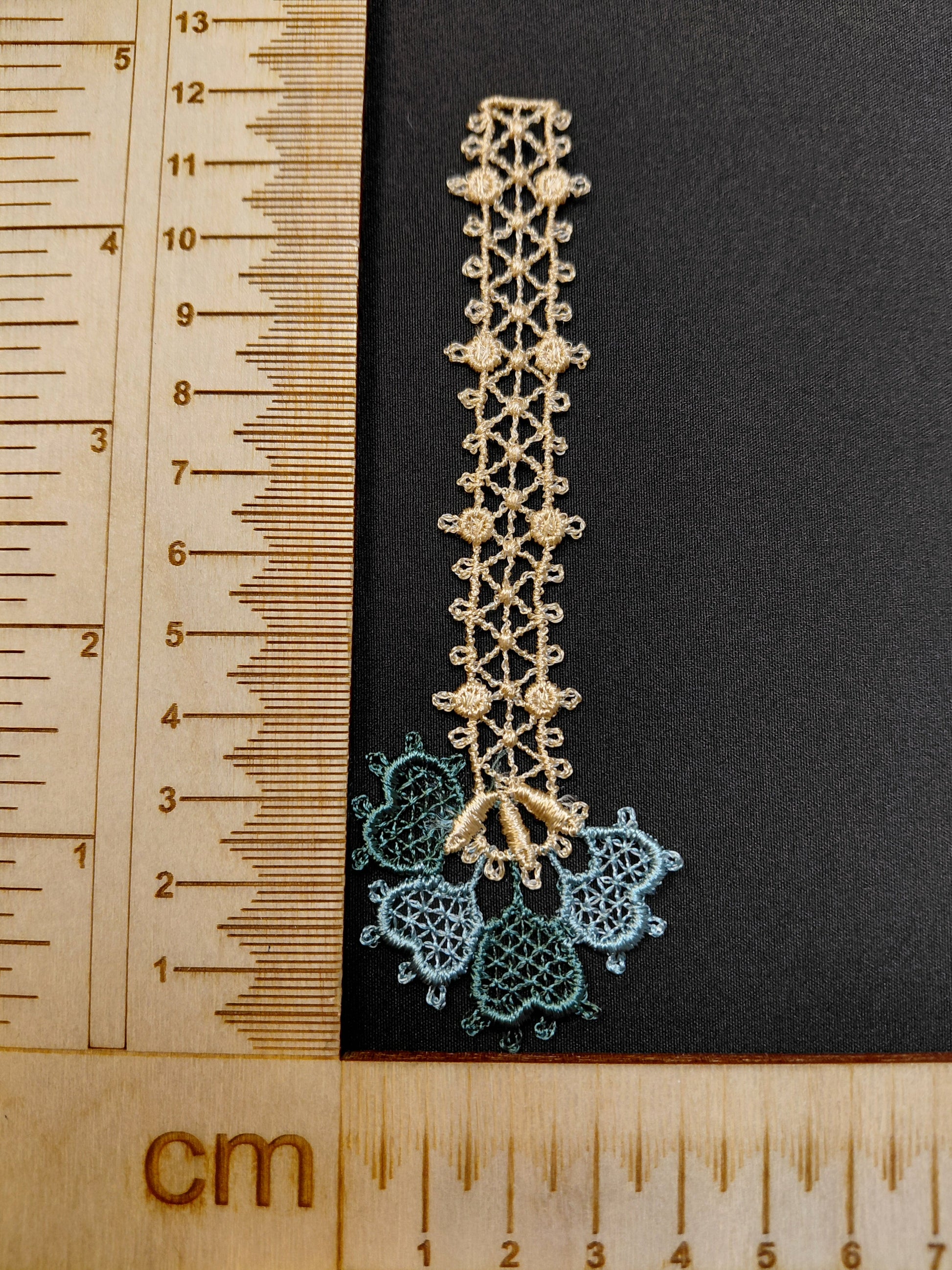 Attēls ar Ielāps/uzšuve 12 x 4 cm – pieejams Šarlotes audumi