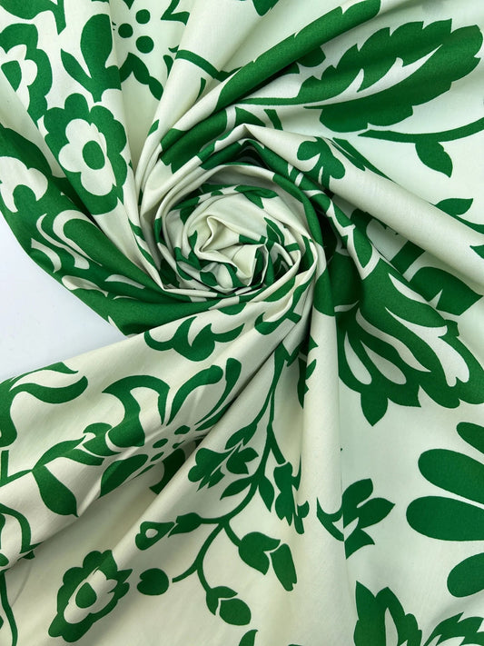 Image of Italian printed cotton shirt fabric – green flowers | 98% cotton, 2% elastane | 115 g/m² | 151 cm – available at Šarlotes audumi