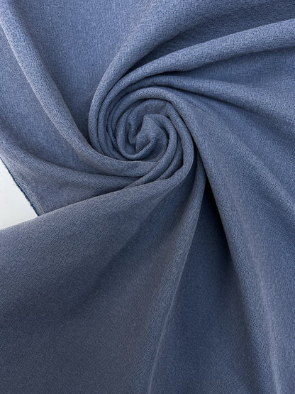 Image de tissu italien à armure double en polyamide et soie – bleu | 83% polyamide, 17% soie | 230 g/m² | 140 cm – disponible chez Šarlotes audumi