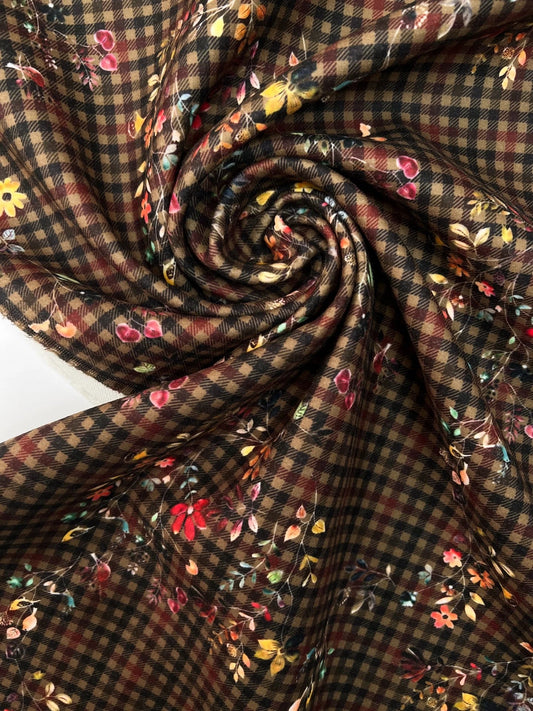 Image of Italian tweed coat fabric – check pattern with flowers | 50% polyamide, 50% polyester | 480 g/m² | 148 cm – available at Šarlotes audumi