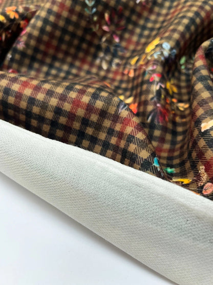 Image of Italian tweed fabric for coats – checkered with flowers | 50% polyamide, 50% polyester | 480 g/m² | 148 cm – available at Šarlotes audumi
