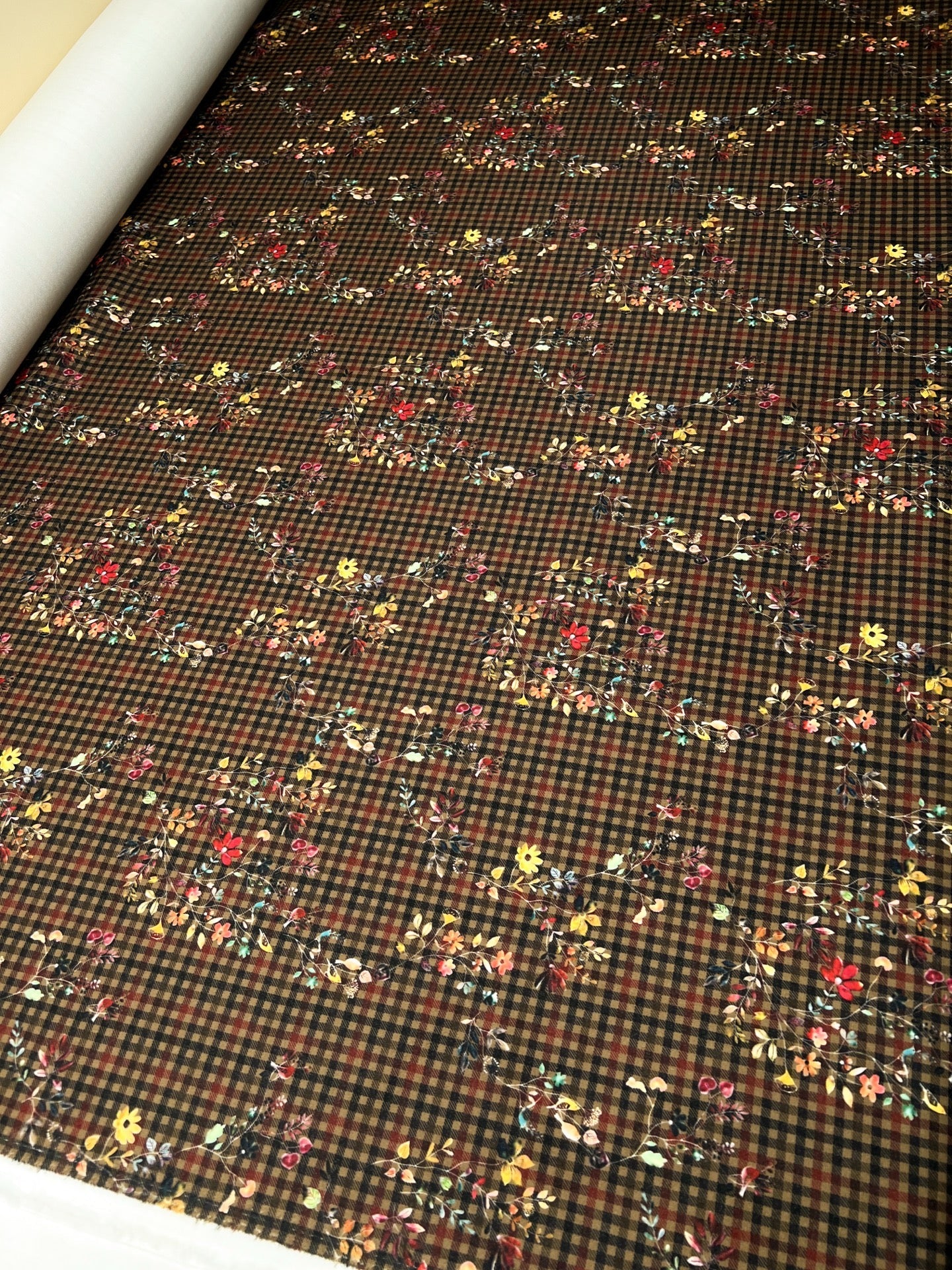 Image of Italian tweed coat fabric – check pattern with flowers | 50% polyamide, 50% polyester | 480 g/m² | 148 cm – available at Charlotte's Fabrics
