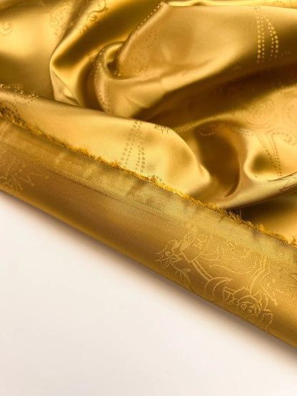 Bild von italienischem Viskose-Jacquardstoff in Goldton – online bei Šarlotes audumi erhältlich