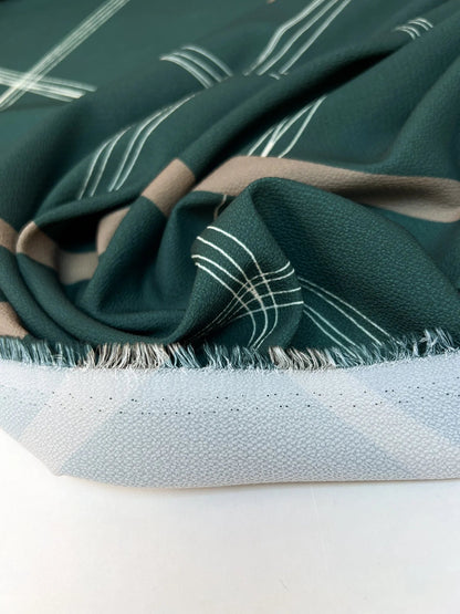 Attēls ar Itāļu krepa audums ar ģeometrisku rakstu | Poliesters 94% Elastāns 6% | 150 cm – pieejams Šarlotes audumi