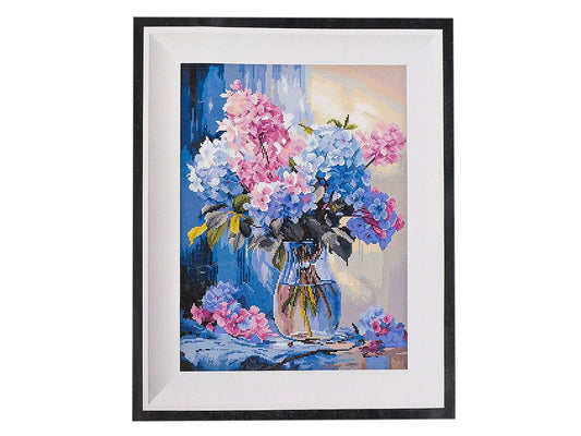 Image du kit de broderie avec motif imprimé – Fleurs dans un vase, 30 × 40 cm – disponible en ligne chez Šarlotes audumi
