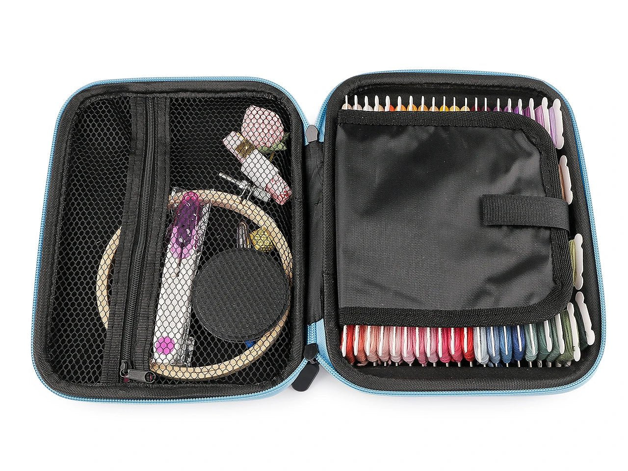 Kit de broderie dans une valisette avec fils moulinés et outils – disponible chez Šarlotes audumi