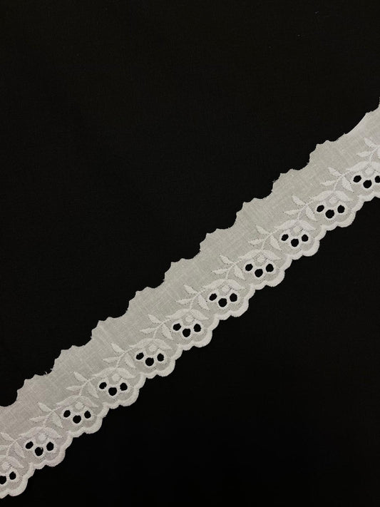 Image of embroidered cotton lace - 4.5 cm white – available at Šarlotes audumi