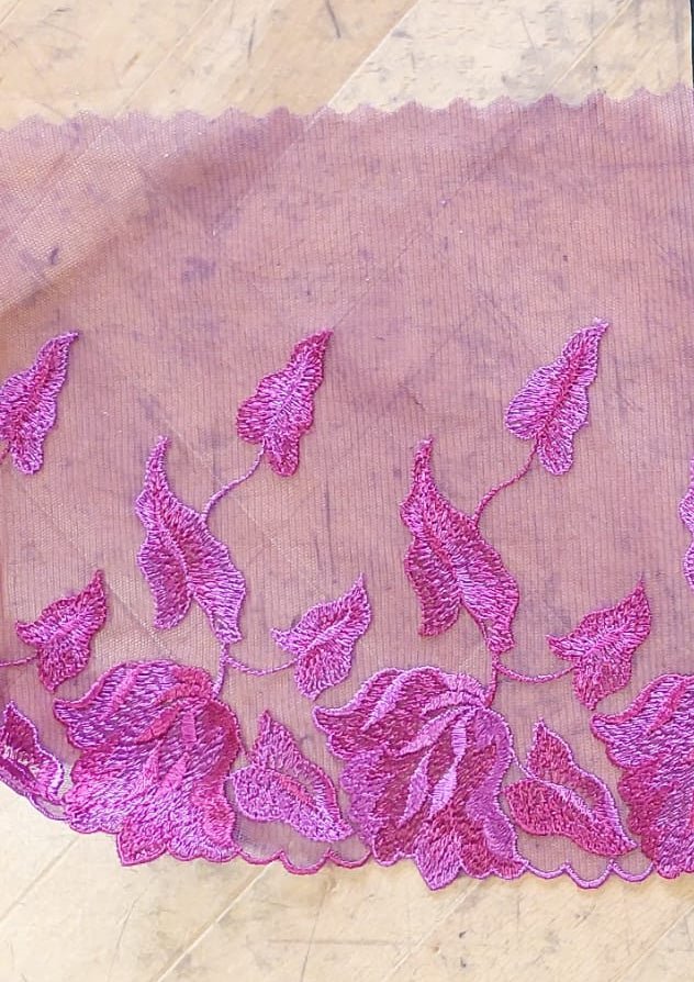 Image of embroidered lace 20 cm fuchsia leaves – available online at Šarlotes audumi