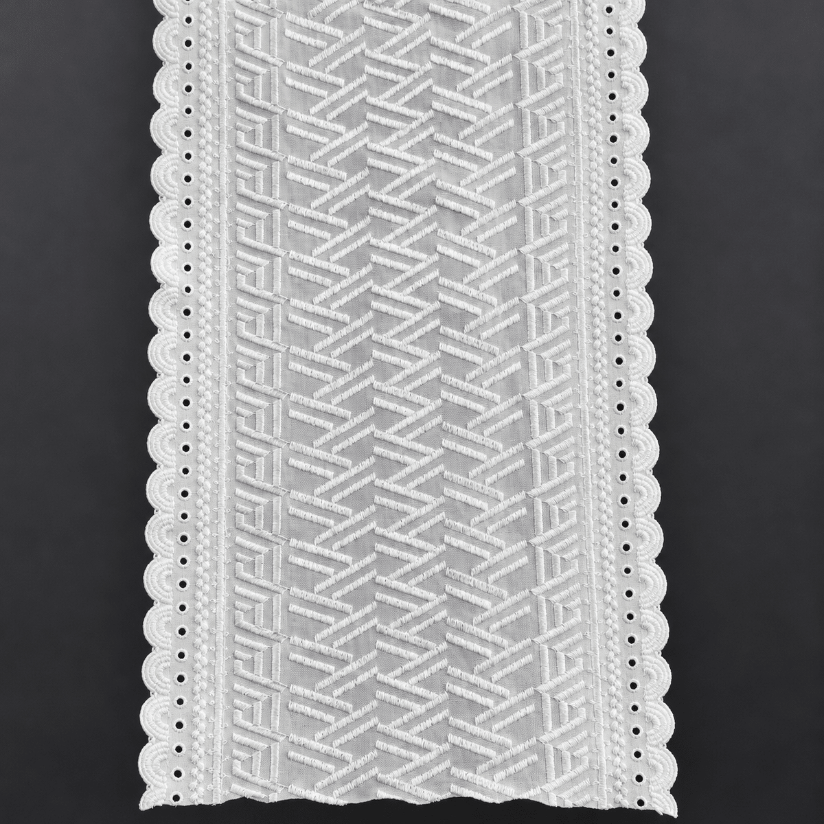 Image de dentelle brodée 22 cm, blanc vanille – disponible en ligne chez Šarlotes audumi