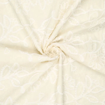 Image de tissu en coton brodé à motif, teinte beurre, 145 g/m² – disponible chez Šarlotes audumi
