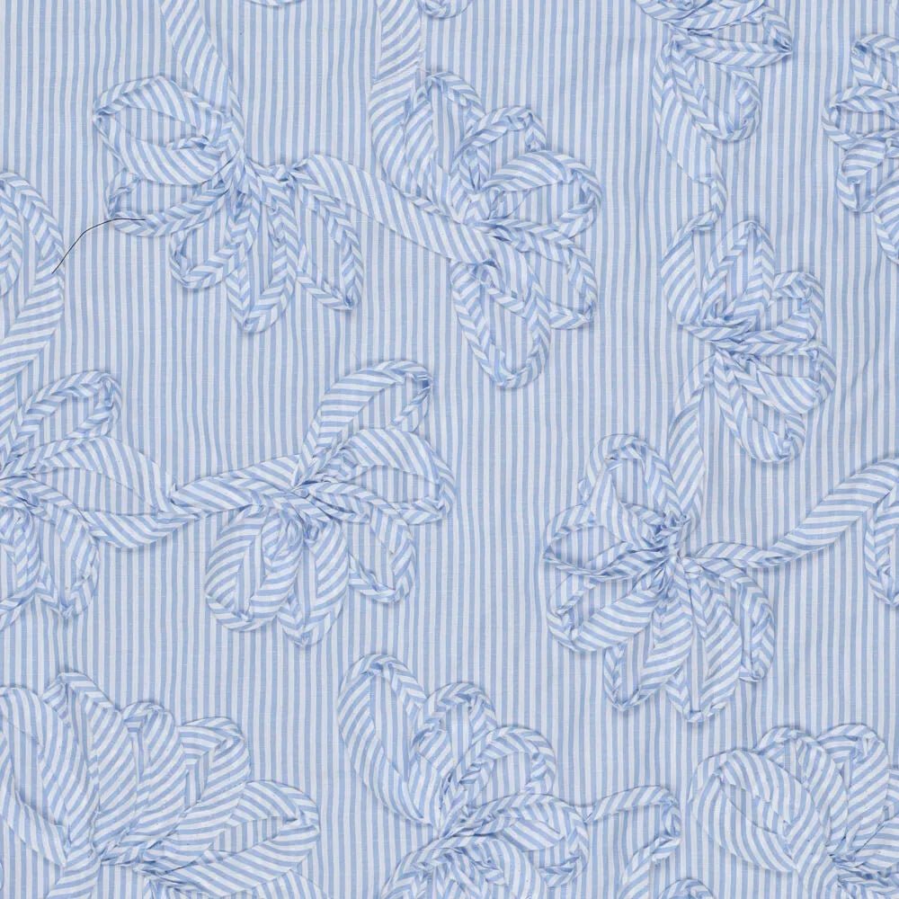 Tissu en coton brodé à motif - lignes bleues 140 g/m² – disponible chez Šarlotes audumi