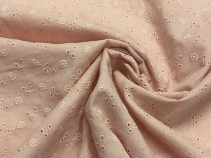 Tissu en coton brodé - motif floral rose poudré 110 g/m²