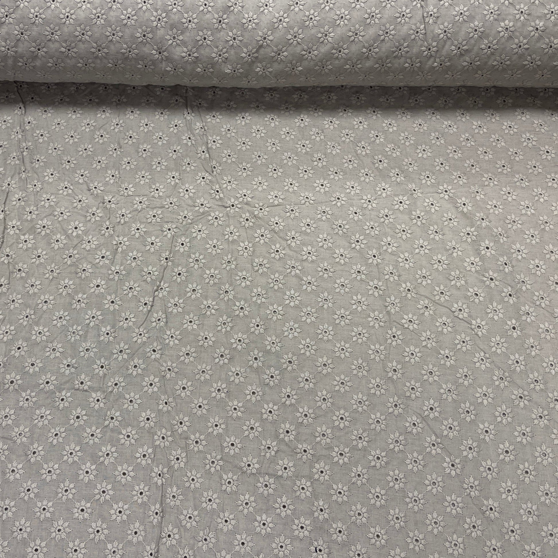 Tissu en coton brodé - motif fleuri beige foncé 110 g/m²