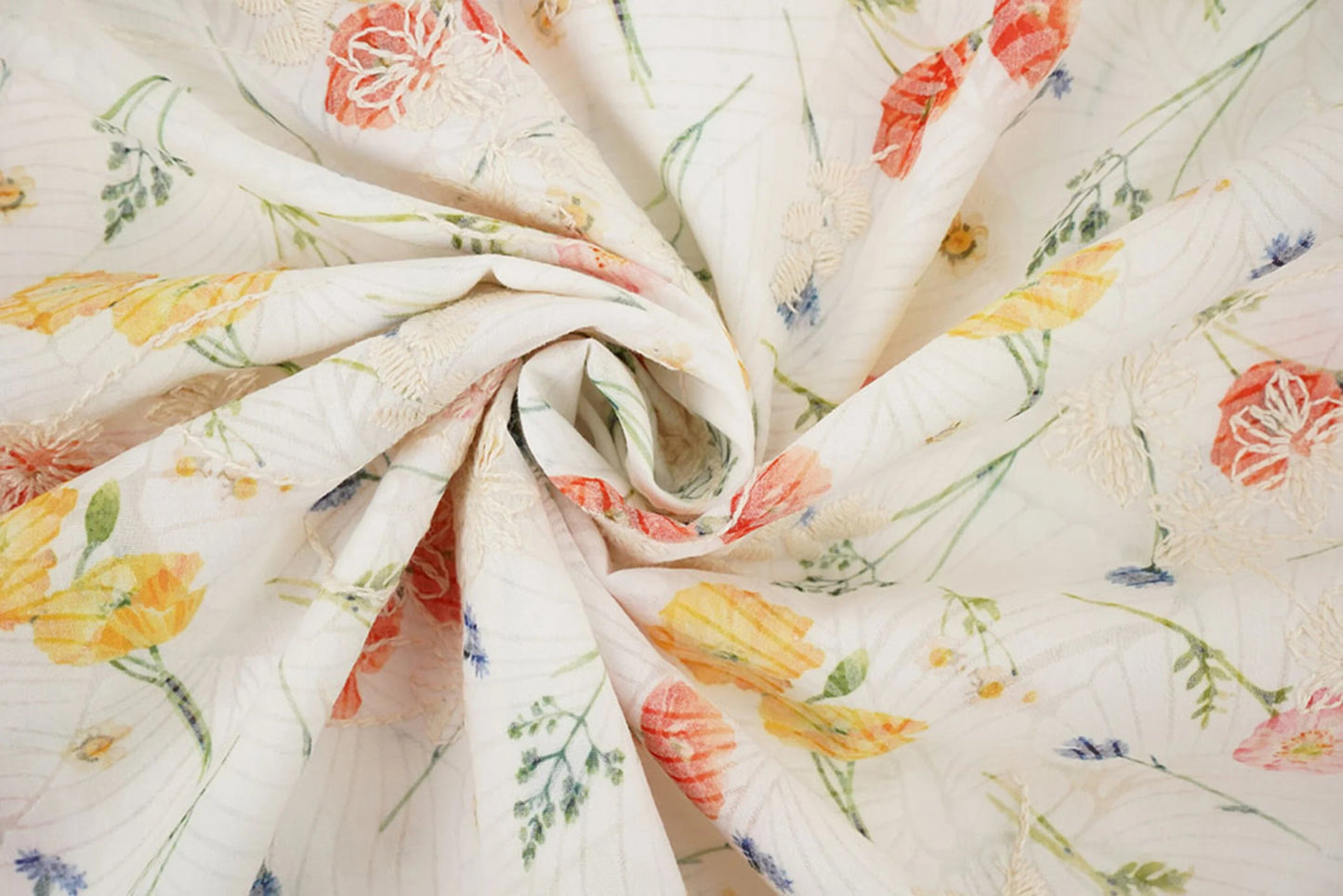 Tissu en coton brodé - fleurs d'été 115 g/m² – disponible chez Šarlotes audumi
