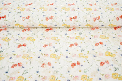 Image d’un tissu en coton brodé - fleurs d’été 115 g/m² – disponible chez Šarlotes audumi