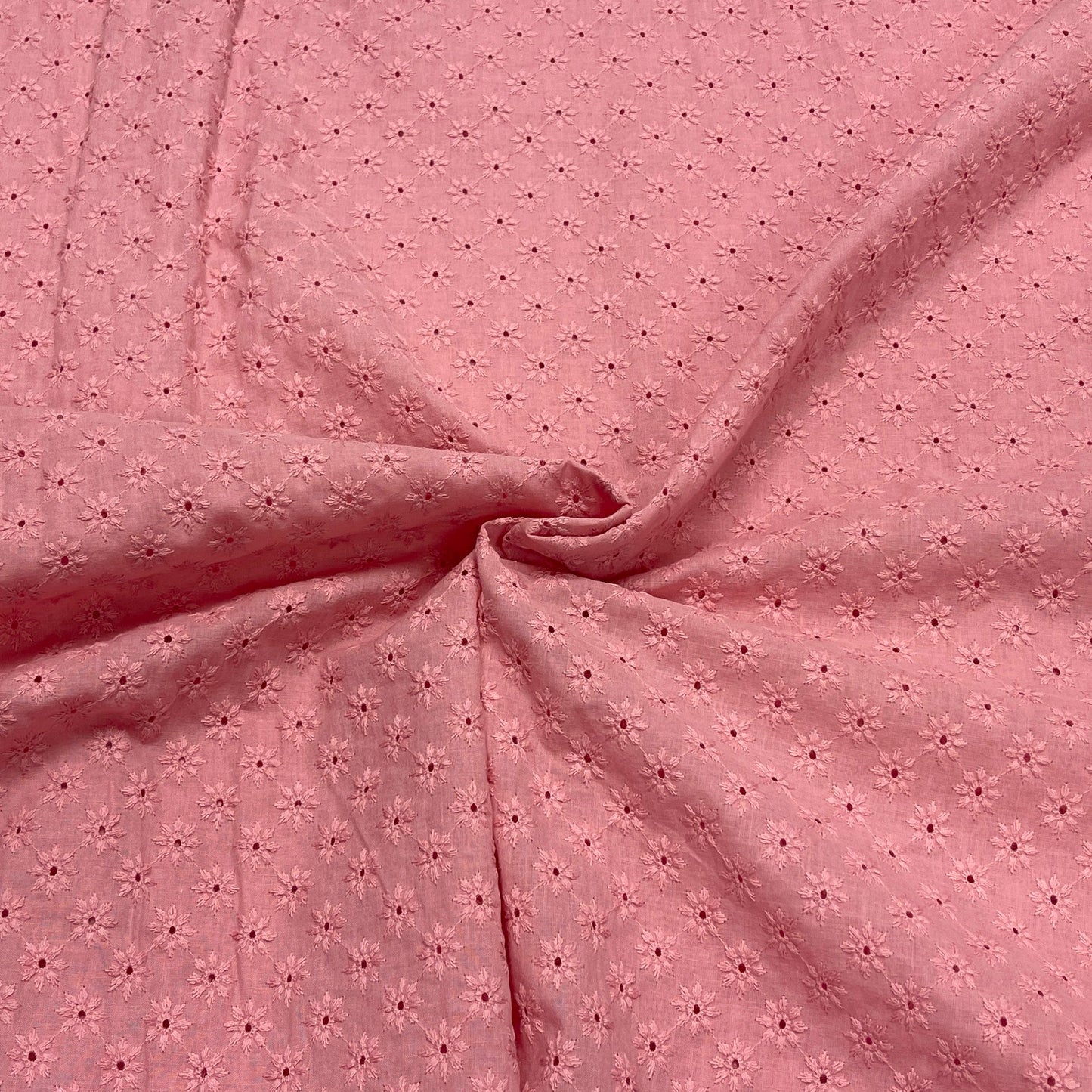 Tissu en coton brodé - motif fleuri vieux rose 110 g/m²
