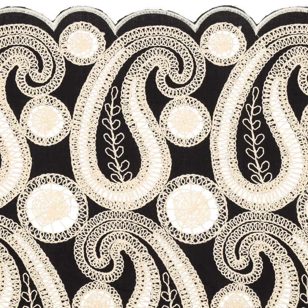 Tissu en coton brodé - fleurs sur fond noir 270 g/m²