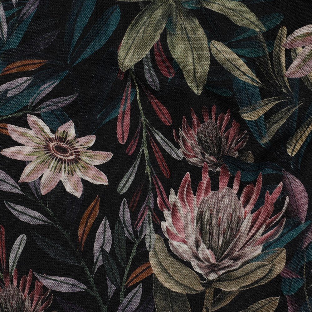 Image avec tissu canvas à fleurs 225 g/m² – disponible chez Šarlotes audumi