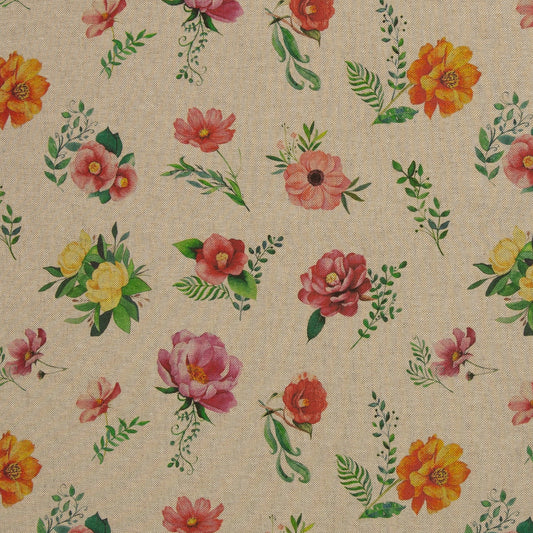 Image avec tissu en toile à fleurs sur fond ton lin – disponible en ligne Šarlotes audumi