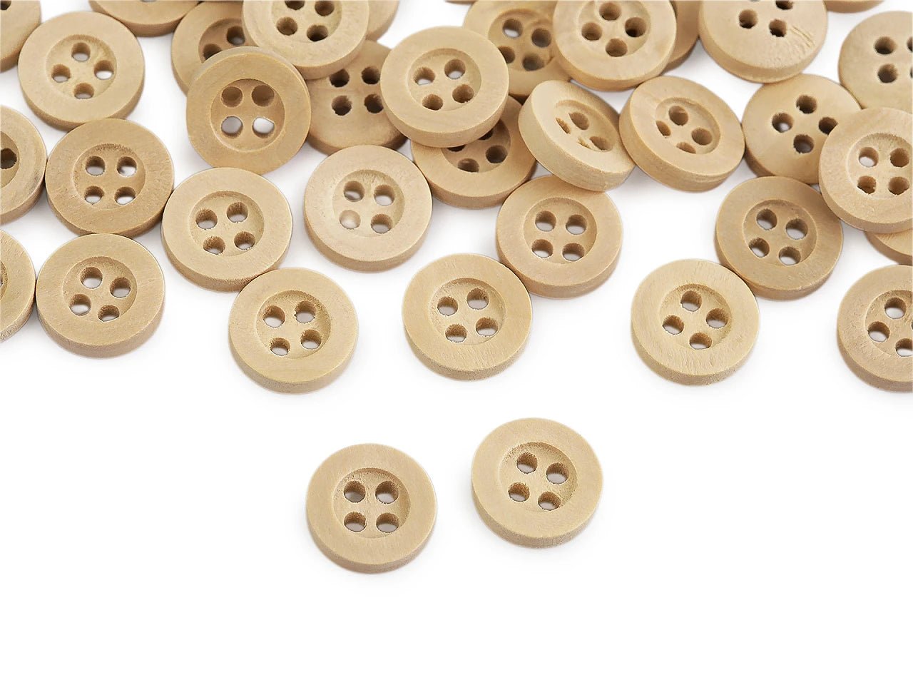 Image avec des boutons en bois 11 mm – disponible chez Šarlotes audumi