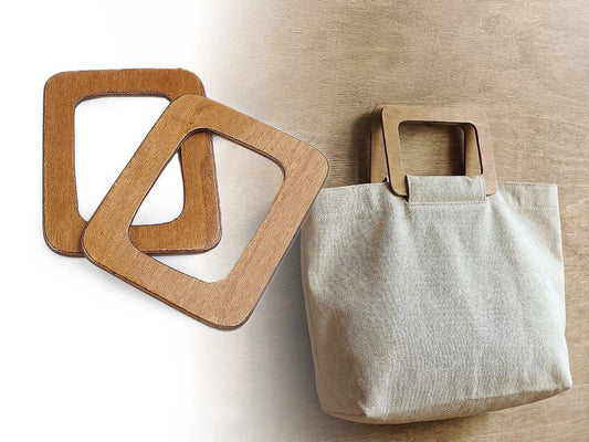 Image avec poignée en bois pour sac 11 × 15 cm – disponible chez Šarlotes audumi
