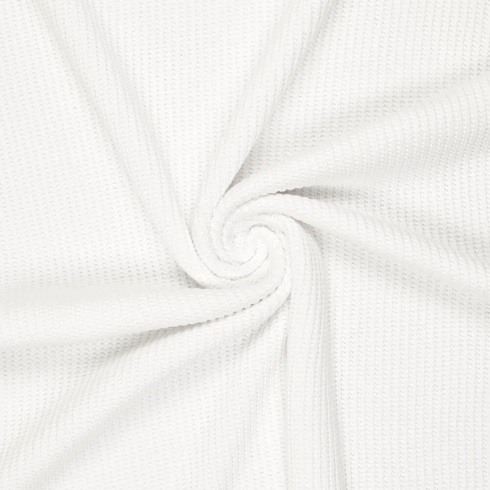 Image d’un tricot en coton blanc 500 g/m² – disponible chez Šarlotes audumi