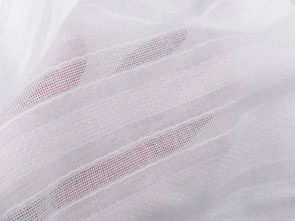 Image du tissu de rideau en coton 105 g/m² – disponible chez Šarlotes audumi