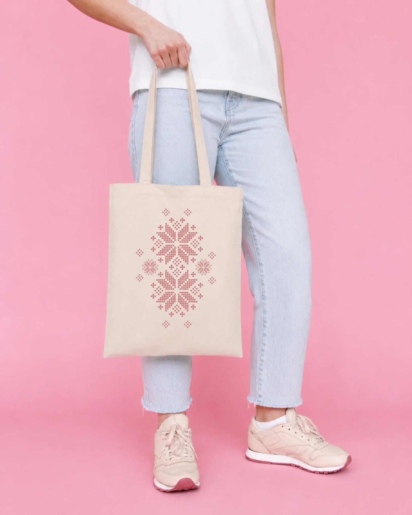 Image of a cotton fabric bag "Bordo auseklis" available online at Šarlotes audumi