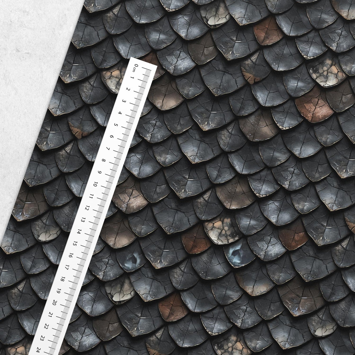 Image en jersey bouclé de coton - écailles de dragon bleues 250 g/m² | Motif - 13 – disponible chez Šarlotes audumi