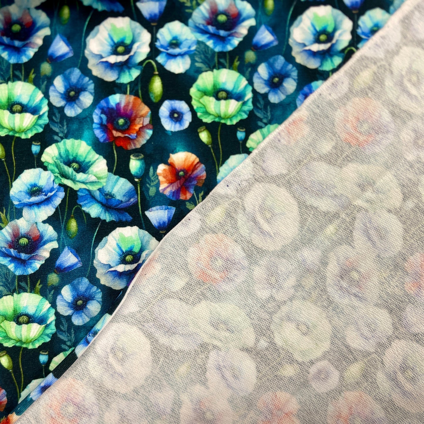 Maille bouclette en coton - coquelicots bleus 260 g/m²