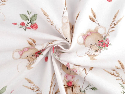 Image de flanelle de coton avec des petites souris et des fraises des bois – 100% coton – disponible en ligne chez Šarlotes audumi