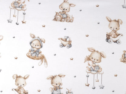 Image de flanelle de coton avec des lapins aux accents gris – 100 % coton – disponible en ligne chez Šarlotes audumi