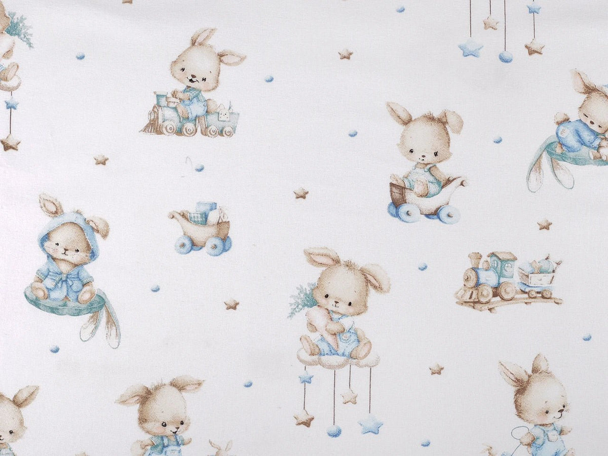 Image de flanelle de coton avec des lapins aux accents bleus – disponible en ligne chez Šarlotes audumi