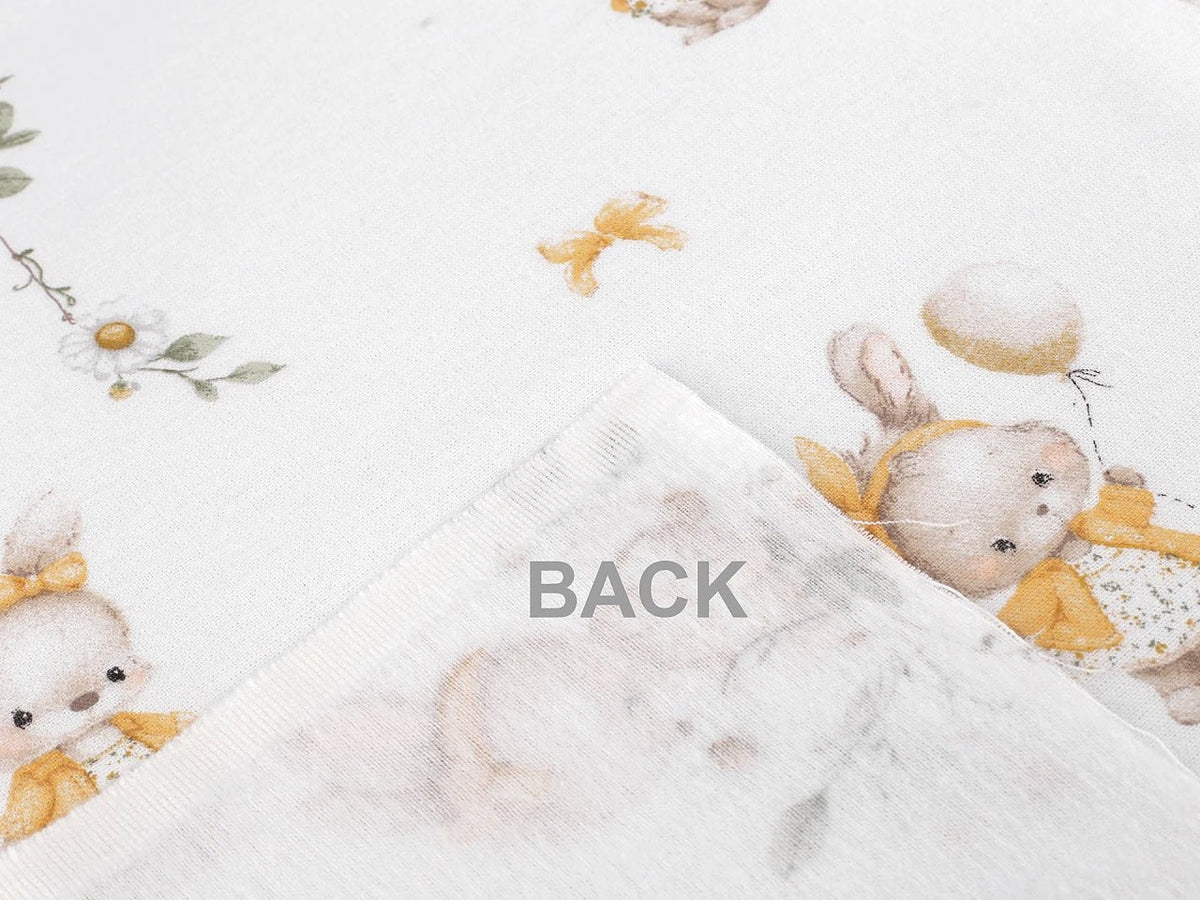 Image de flanelle de coton avec de petits lapins portant des nœuds jaunes – 100 % coton – disponible en ligne chez Šarlotes audumi