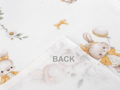 Image de flanelle de coton avec de petits lapins portant des nœuds jaunes – 100 % coton – disponible en ligne chez Šarlotes audumi