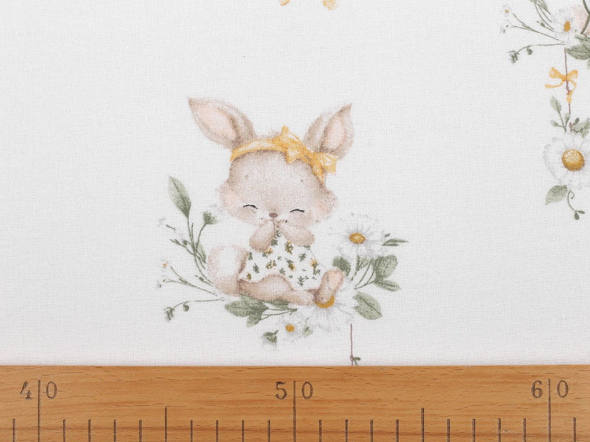 Image de flanelle de coton avec de petits lapins portant des nœuds jaunes – 100 % coton – disponible en ligne chez Šarlotes audumi
