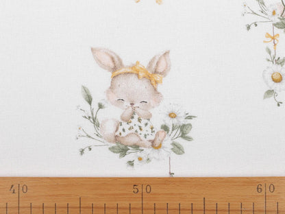 Image de flanelle de coton avec de petits lapins portant des nœuds jaunes – 100 % coton – disponible en ligne chez Šarlotes audumi
