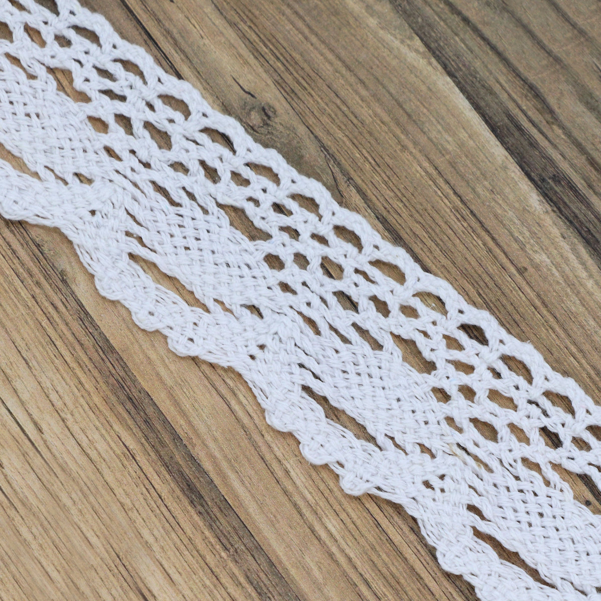 Image avec ruban de dentelle en coton, blanc – 3,5 cm – disponible en ligne chez les tissus de Charlotte