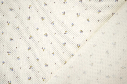 Image de mousseline de coton avec de petites fleurs et des pois – disponible en ligne chez Charlotte Fabrics