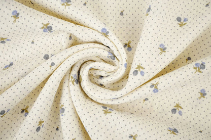 Image de mousseline de coton avec de petites fleurs et des pois – disponible en ligne chez Charlotte Fabrics