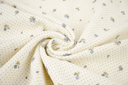 Image de mousseline de coton avec de petites fleurs et des pois – disponible en ligne chez Charlotte Fabrics