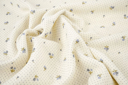 Image de mousseline de coton avec de petites fleurs et des pois – disponible en ligne chez Charlotte Fabrics