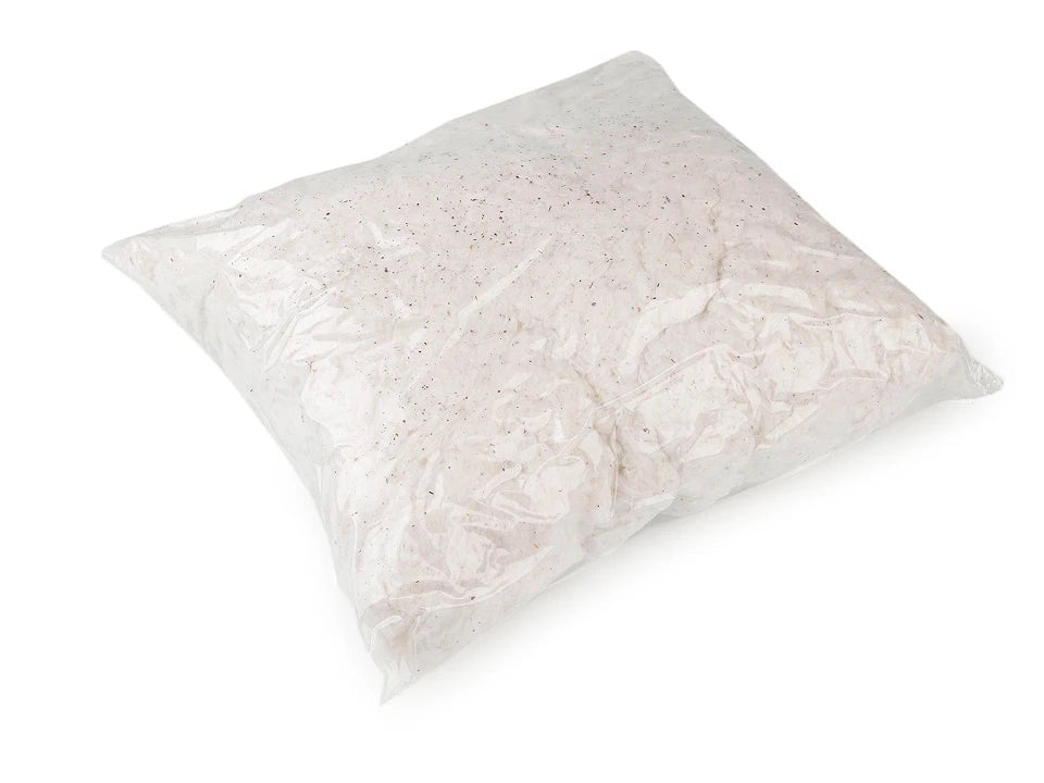Image de rembourrage en coton pour jouets et coussins 500 g – disponible chez Šarlotes audumi