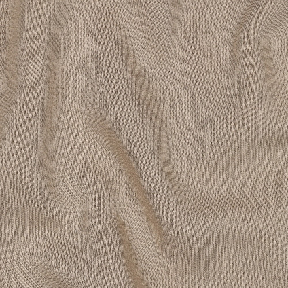 Jersey matelassé en coton beige 285 g/m², disponible chez Šarlotes audumi