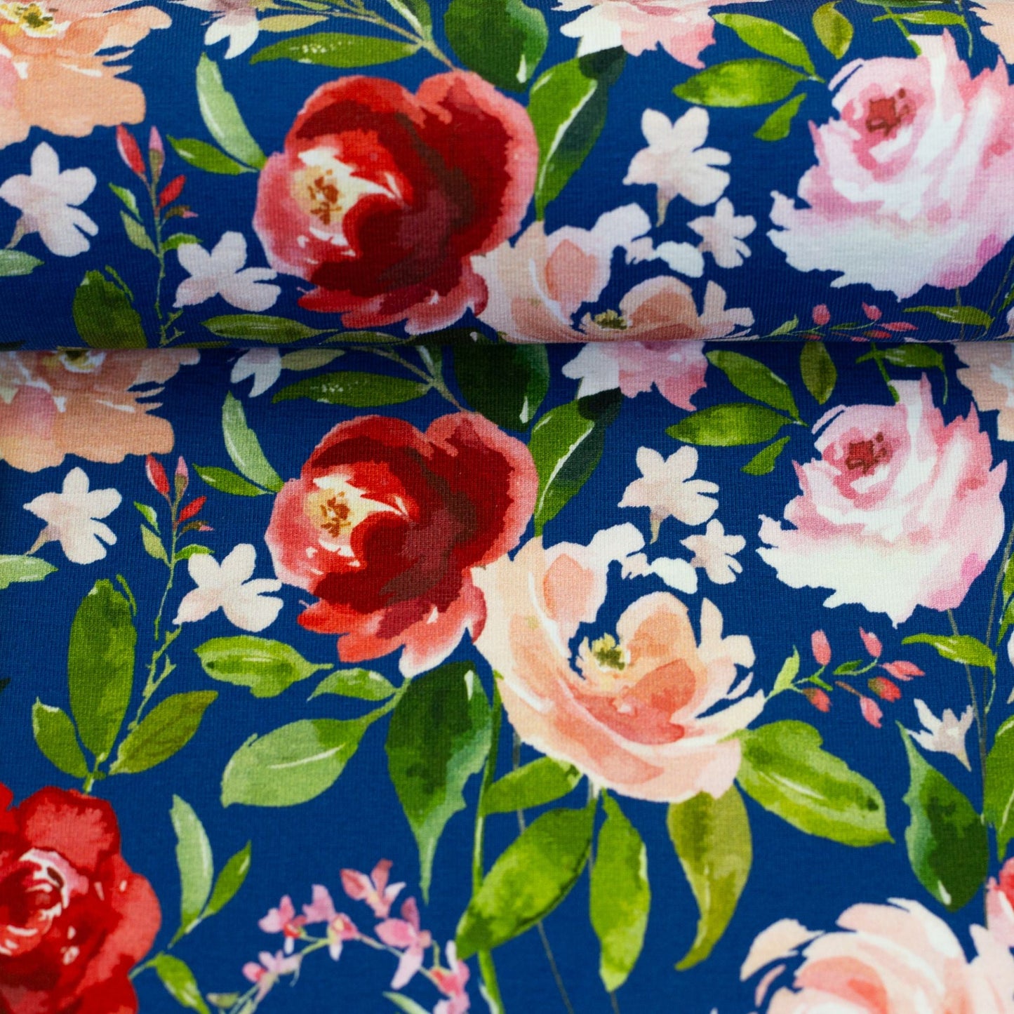 Jersey en coton - roses sur fond bleu 200 g/m²